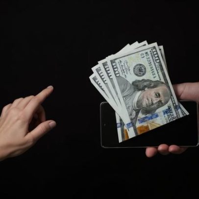 Dólar inicia o pregão em queda, a R$ 5,14