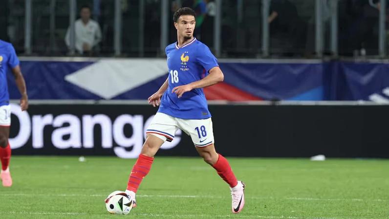 Zaire-Emery com a camisa da seleção francesa — Foto: Catherine Steenkeste/Getty Images