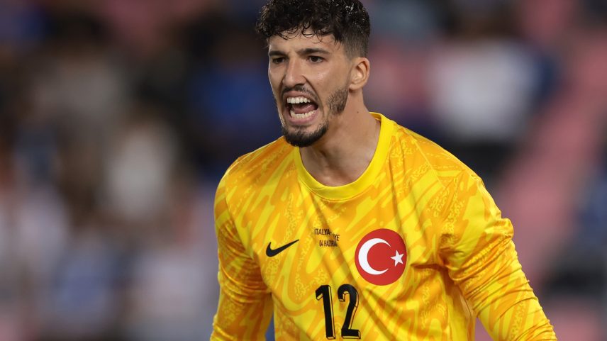 Altay Bayindir, goleiro da Turquia — Foto: Jonathan Moscrop/Getty Images