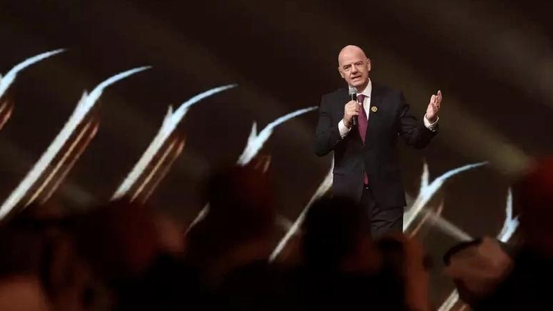 Gianni Infantino, presidente da Fifa, discursa durante cerimônia de premiação do Fifa
