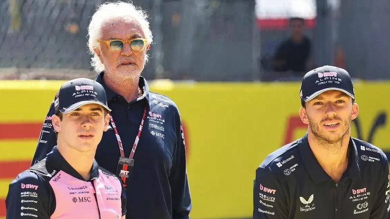 Franco Colapinto, Flavio Briatore e Pierre Gasly durante começo da temporada