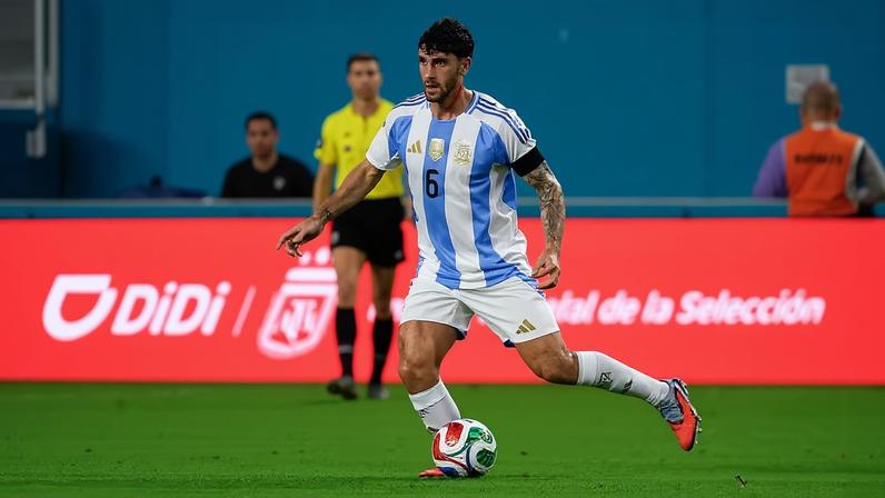 Marcos Senesi é convocado por Scaloni para a vaga de zagueiro cortado — Foto: Chris Arjoon/Icon Sportswire via Getty Images