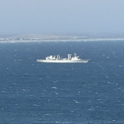 Navio russo dispara tiros de advertência contra iate no Canal da Mancha