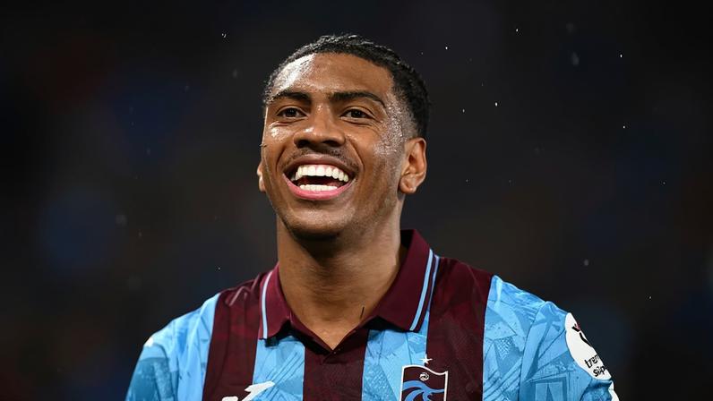 Felipe Augusto sagrou-se campeão da Copa da Turquia com o Trabzonspor — Foto: Hakan Burak Altunoz/Anadolu via Getty Images