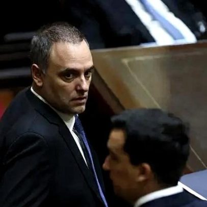 Chefe de gabinete de Milei suspeito de corrupção deixa cargo de porta-voz