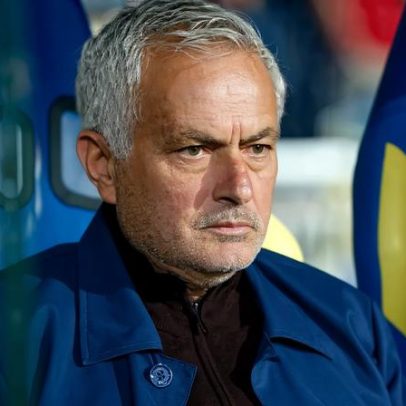 Mourinho retorna ao Real Madrid e assina até 2029