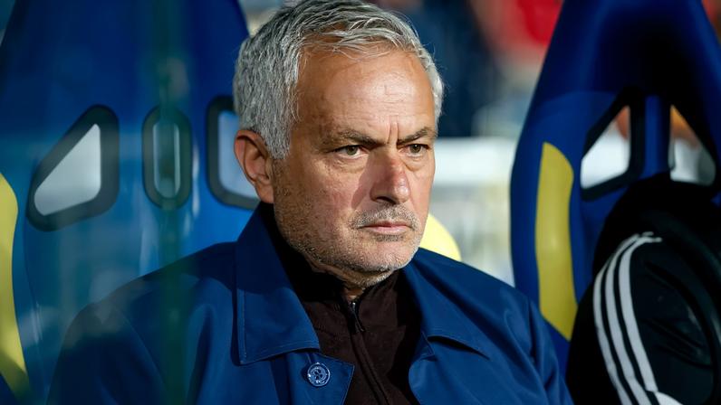 Real Madrid confirma retorno de Mourinho para as próximas três temporadas