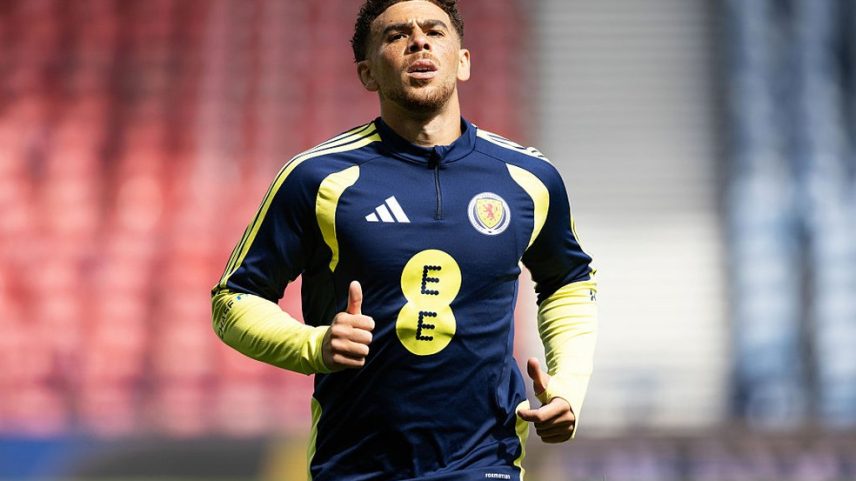 Che Adams, camisa 10 da Escócia, tem nome inspirado em Che Guevara — Foto: Ross Parker/SNS Group via Getty Images