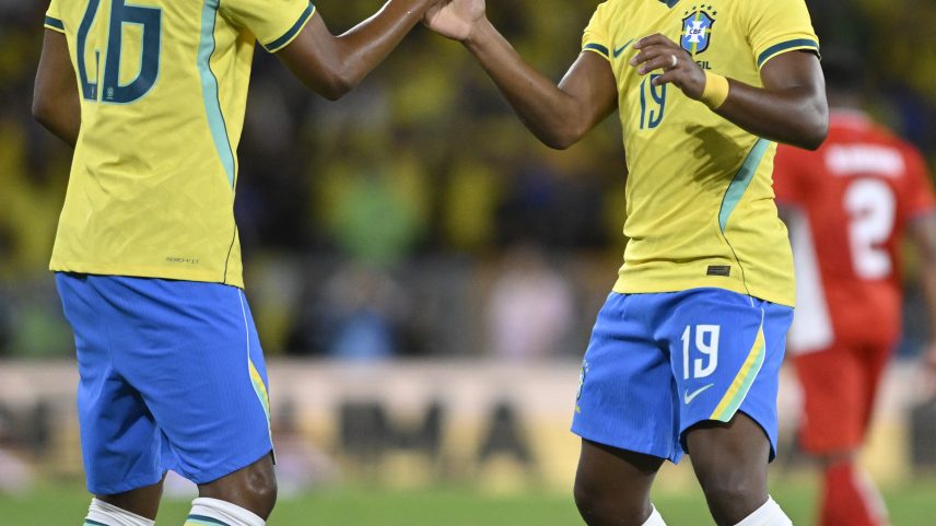 Rayn e Endrick comemoram gol do Brasil contra o Panamá — Foto: Andre Ricardo/Sports Press Photo/Getty Images