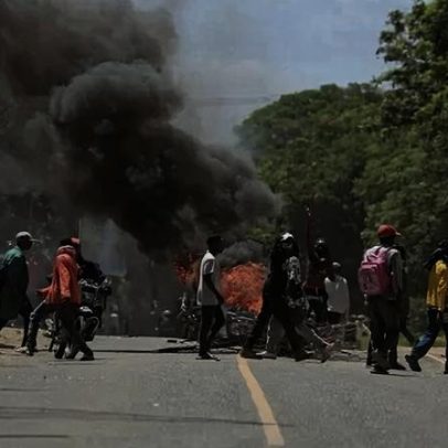 Centenas protestam no Quênia contra centro de quarentena de EUA por Ebola