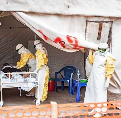 Surto de Ebola atinge campo de refugiados no Congo com 30 mil pessoas