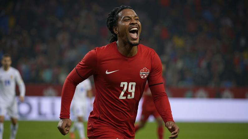 Jogador canadense vence câncer raro e estreia na Copa do Mundo
