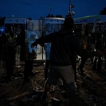 Protesto por morte de jovem após acusação de racismo gera confronto na Inglaterra