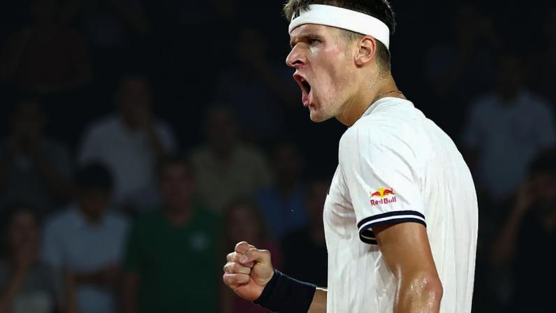Jakub Mensik encara João Fonseca nas quartas de final de Roland Garros