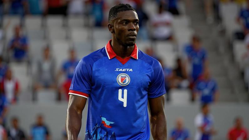 Ricardo Adé pela seleção do Haiti — Foto: Leonardo Fernandez / Getty Images