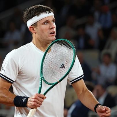 Mensik derrota João Fonseca em Roland Garros e o parabeniza