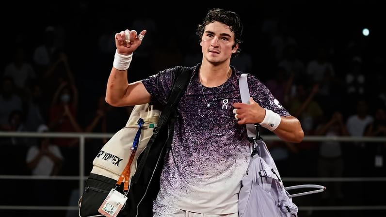 João Fonseca se despede de Roland Garros nas quartas de final — Foto: Shi Tang/Getty Images
