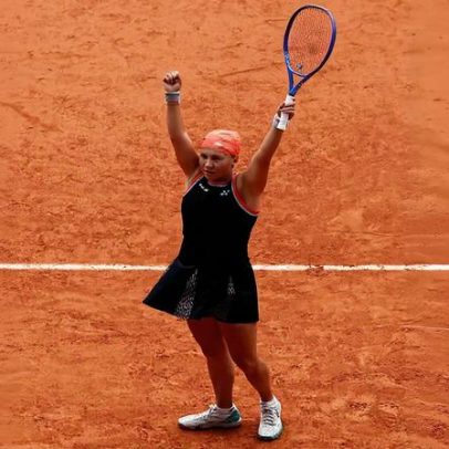 Russa vira para cima de Sabalenka e avança à semifinal em Roland Garros
