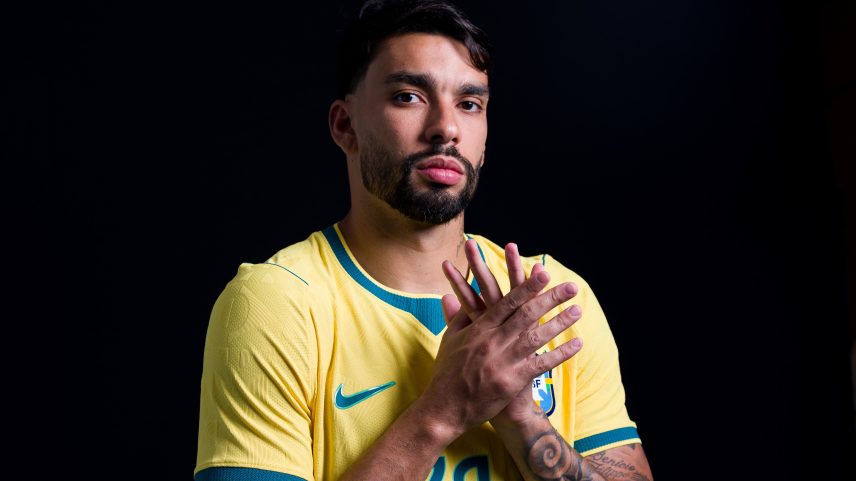 Lucas Paquetá posa para ensaio do Brasil para a Copa do Mundo — Foto: Getty Images