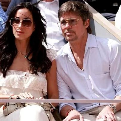 Brad Pitt e Ines de Ramon apostam em looks coordenados na final de Roland-Garros