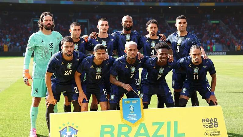 A seleção brasileiro em amistoso contra o Egito.