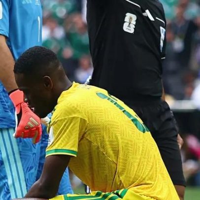 Técnico sul-africano reclama de cartão vermelho de árbitro brasileiro