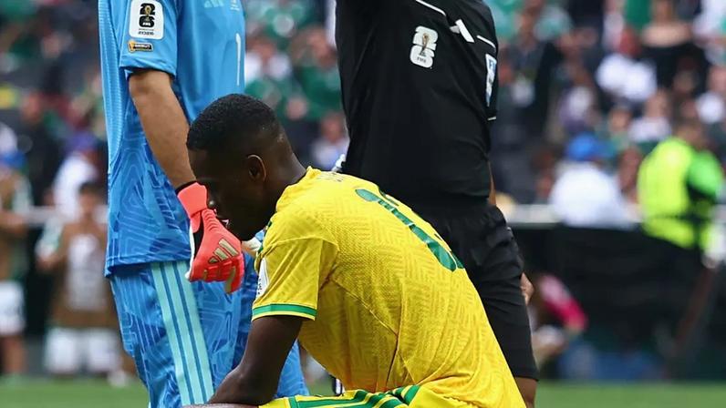 Wilton Sampaio expulsa jogador da África do Sul