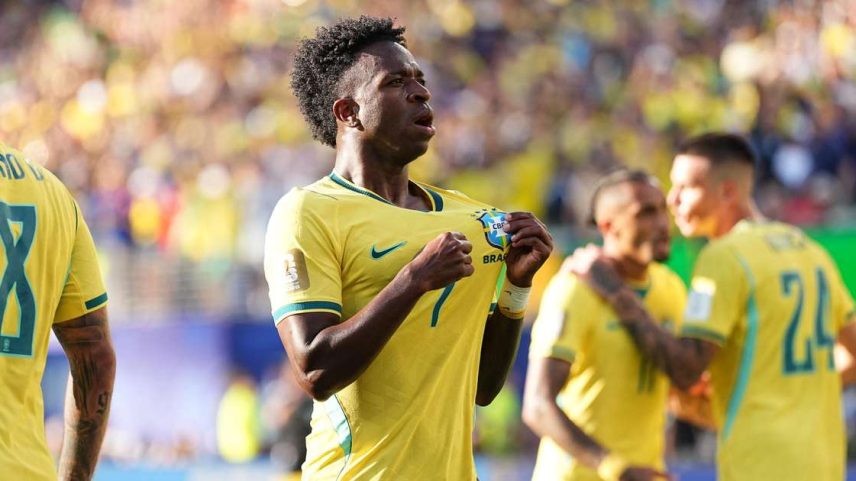 Vini Jr comemorando gol pelo Brasil