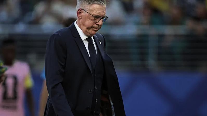 Ancelotti deixa o campo cabisbaixo