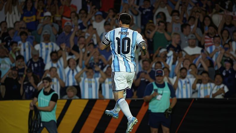 Messi comemora gol da Argentina sobre a Islândia — Foto: Omar Vega/Getty Images