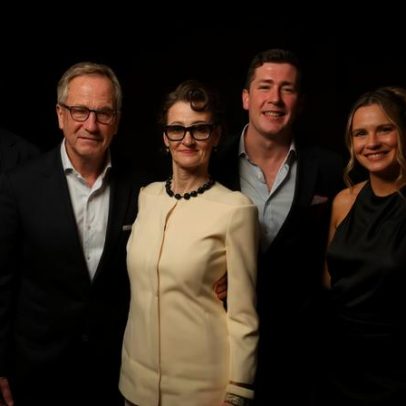 Joan Cusack faz rara aparição com a família e explica seis anos sem atuar