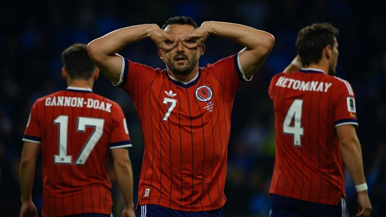John McGinn celebra o gol da Escócia diante do Haiti — Foto: Craig Williamson/SNS Group via Getty Images