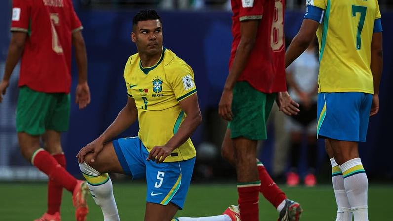 Casemiro em ação na partida entre Brasil x Marrocos — Foto: Richard Sellers/Sportsphoto/Allstar via Getty Images