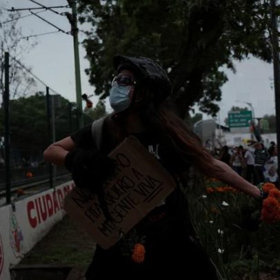 Confronto entre polícia e manifestantes marca estreia da Copa no México