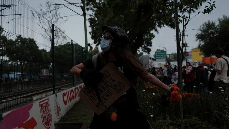 Manifestante durante protesto na abertura da Copa na Cidade do México