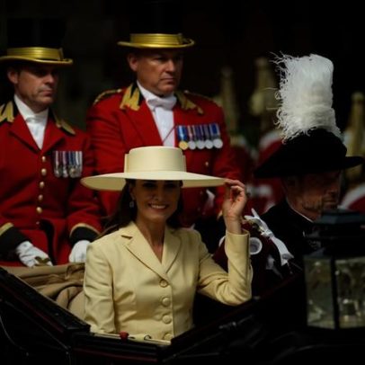 Kate Middleton faz reverências impecáveis ao Rei Charles III e à Rainha Camilla