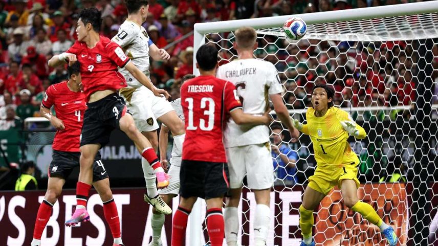 Os tchecos saíram na frente com o zagueiro Krejčí. Porém, Hwang In-beom empatou. Aos 34 minutos, Oh Hyeon-gyu, em jogada de Hwang In-beom, fez o gol da vitória de virada