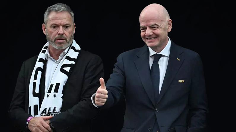 Presidente da FIFA, Gianni Infantino, em um camarote durante a partida entre Irã e Nova Zelândia, no Estádio de Los Angeles, na Copa
