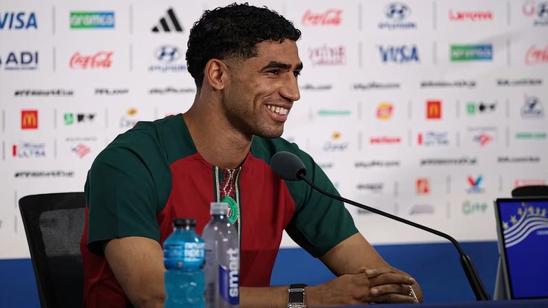 Hakimi, capitão do Marrocos, em entrevista coletiva — Foto: Darrian Traynor/Getty Images