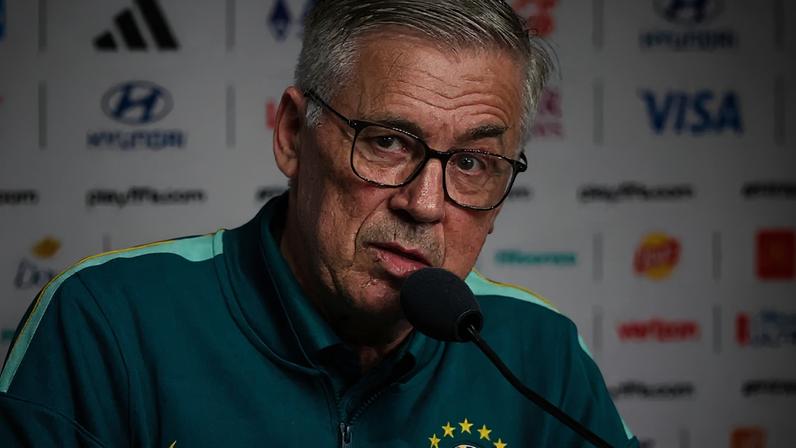 Ancelotti durante coletiva da Seleção