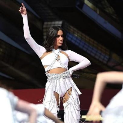 Anitta interage com fãs na abertura da Copa nos EUA: Onde olho tem Brasil