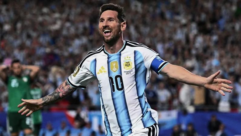 Lionel Messi comemora gol contra a Argélia