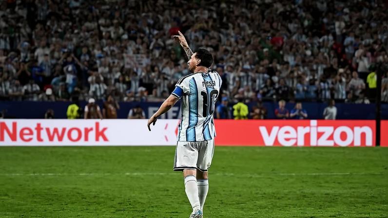 Messi faz três gols na estreia da Argentina na Copa do Mundo 2026 — Foto: MB Media/Getty Images