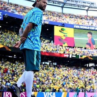 Neymar faz estreia participativa mesmo machucado na Copa