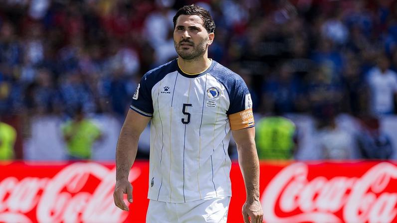 Sead Kolasinac, capitão da Bósnia e Herzegovina — Foto: Nicolò Campo/LightRocket via Getty Images