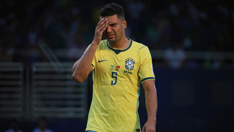 Casemiro lamenta gol sofrido pelo Brasil contra Marrocos — Foto: James Gill/Getty Images