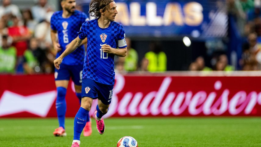 Luka Modric em ação pela Croácia — Foto: MB Media/Getty Images