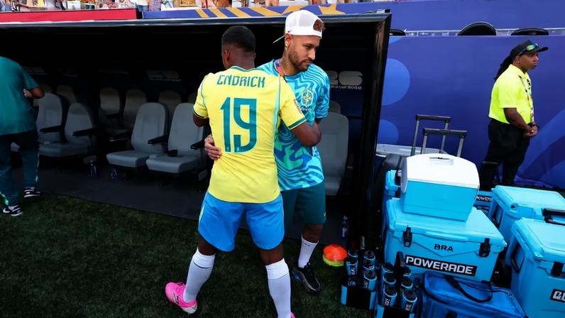 Endrick lamentou com Neymar o fato de não ter entrado em Brasil 1x1 Marrocos — Foto: Marc Atkins/Getty Images