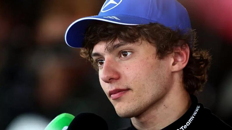 Kimi Antonelli lamenta abandono no GP de Barcelona