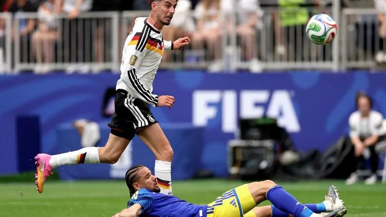 Kai Havertz (Alemanha) fez o sétimo gol contra o Curaçao finalizando com o pé esquerdo do lado esquerdo da área depois de um contra-ataque